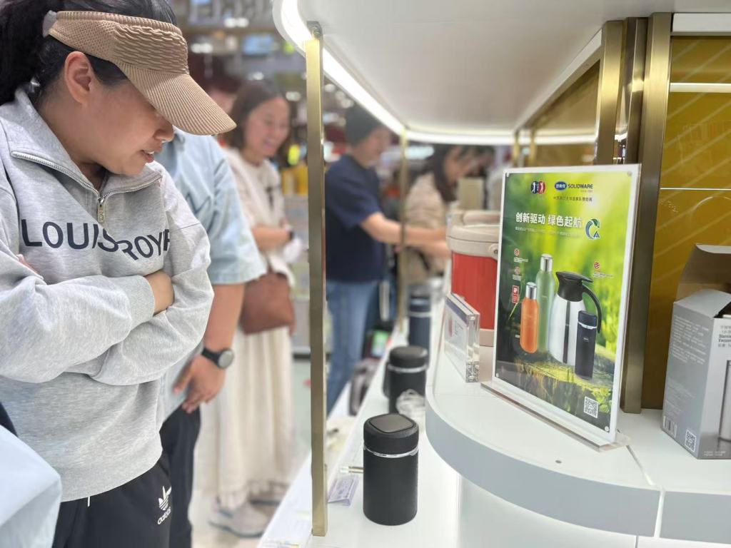 韧性十足的中国外贸企业：“不倒翁”被摁下去，还会再弹起来  第1张