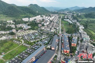 “村晚”让贵州桐梓避暑山村“热”起来
